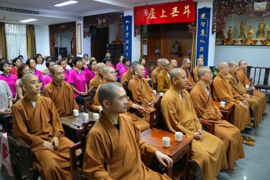 滚动的奶酪
